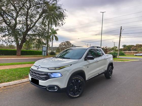 FIAT TORO 2.0 16V TURBO DIESEL VOLCANO 4WD AT9 FIAT TORO 2.0 16V TURBO DIESEL VOLCANO 4WD AT9
